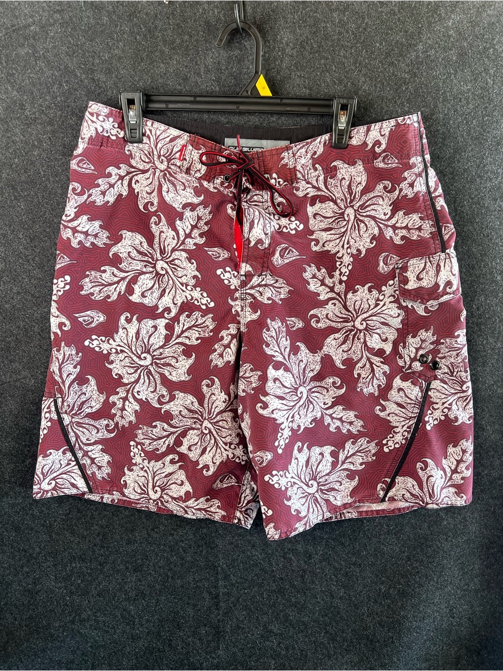 Quiksilver Board Shorts Red White Floral Pattern Men’s Size 36 Swim‎ Trunks Y2K